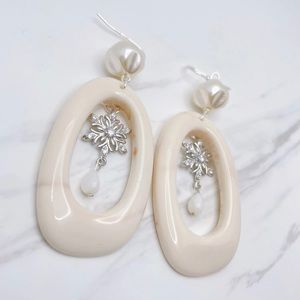 Frozen inspired Snowfalke Acrylic earrings